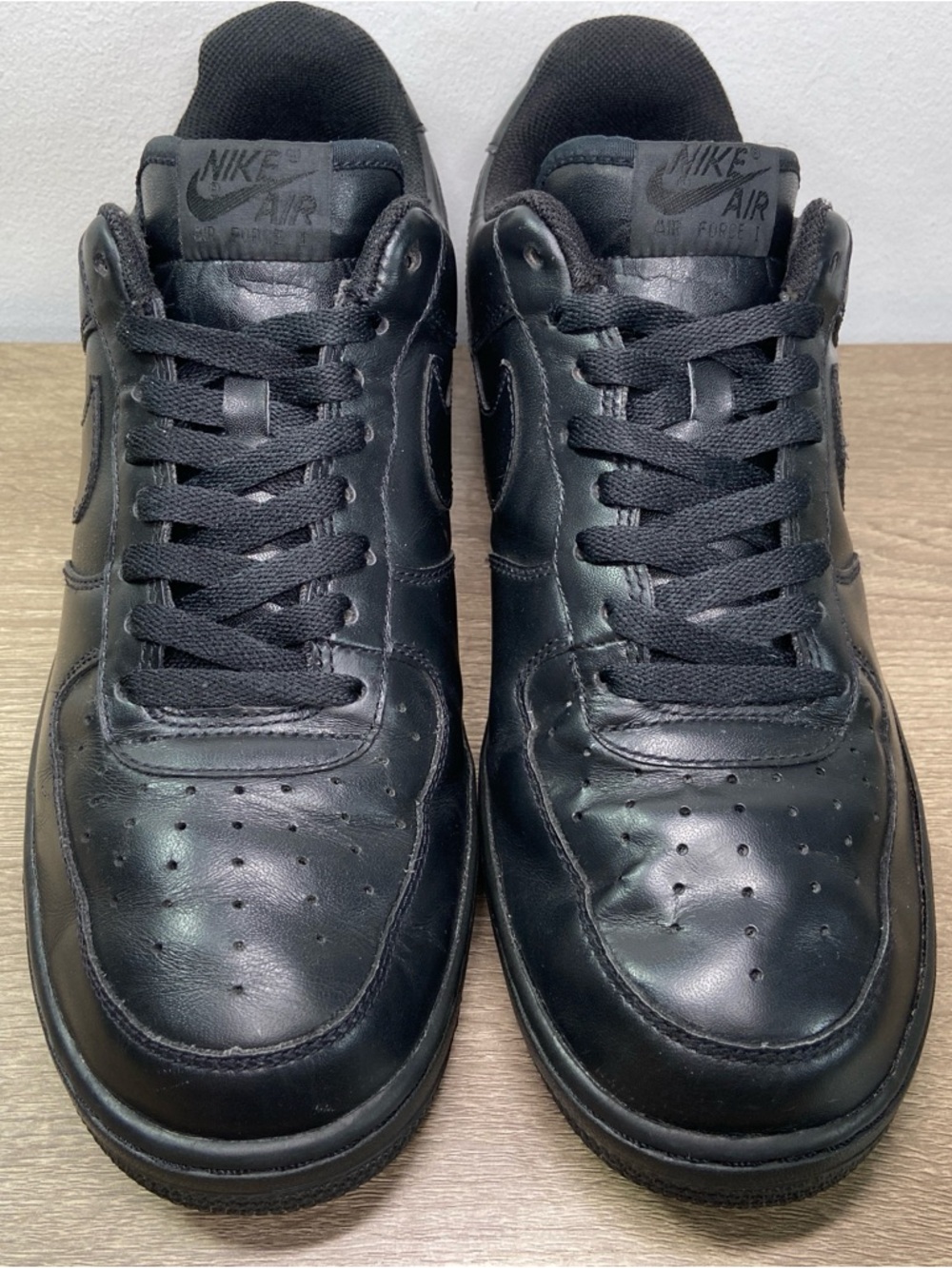 Nike Air Force 1 Low Top Mens 10.5 Triple Black Sneakers 315122-001 - Picture 3 of 13